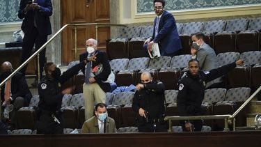 Lleva 40 años con AP. Nunca vio nada como toma del Congreso