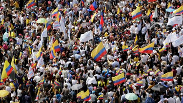 aumentan las protestas en ecuador por el retraso de los resultados electorales