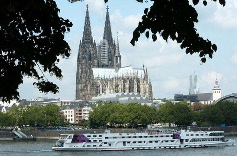 La Catedral de Colonia en Alemania, el 6 de julio del 2004. (AP foto/Hermann J. Knippertz)