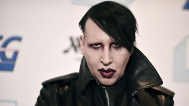 emiten una orden de arresto contra marilyn manson por agredir a una reportera