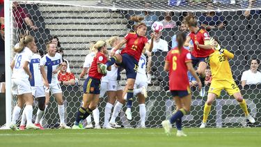 España golea 4-1 a Finlandia en Eurocopa femenina