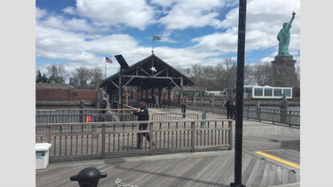 evacuaron la estatua de la libertad