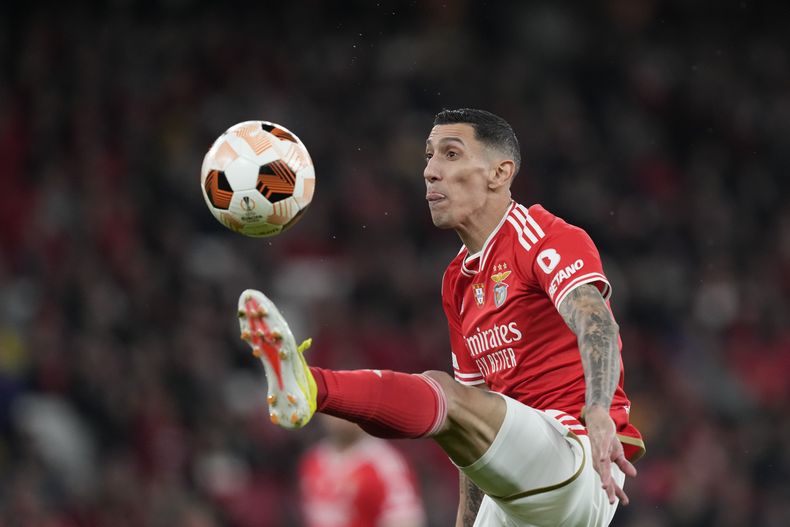 El delantero de Benfica Angel Di María durante el partido contra Rangers en la Liga Europa, el jueves 7 de marzo de 2024, en Lisboa. (AP Foto/Armando Franca)