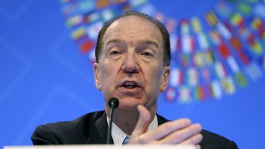 BM pronostica leve recuperación de economía global en 2021