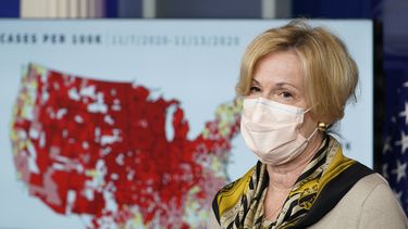 A pesar de sus advertencias, Birx viajó durante la pandemia
