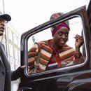 En esta imagen proporcionada por Paramount Pictures, el director Reinaldo Marcus Green y Lashana Lynch en el set de Bob Marley: One Love. (Chiabella James/Paramount Pictures vía AP)