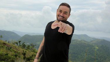 Manny Manuel entrega su licencia de conducir en Jayuya