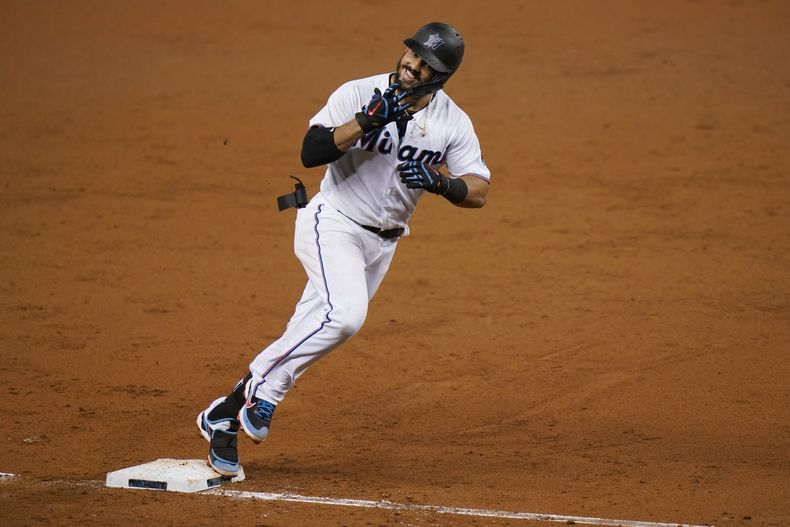 DEP-BEI_MEDIAS_ROJAS-MARLINS-0.jpg