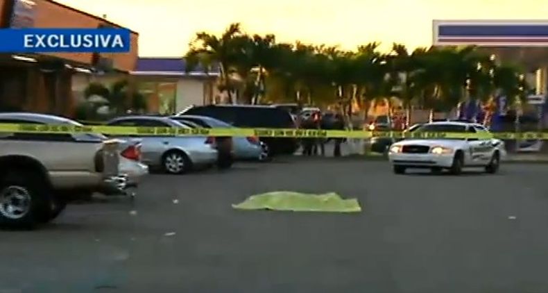 Un pleito ocurrido en un bar en Homestead este domingo dejo como resultado a un muerto y varias personas heridas. La policía ya reveló el nombre de la víctima y arresto al sospechoso del crimen.