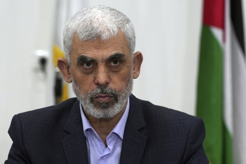 El líder de Hamás Yahya Sinwar en Ciudad Gaza el 13 de abril del 2022. (AP foto/Adel Hana)
