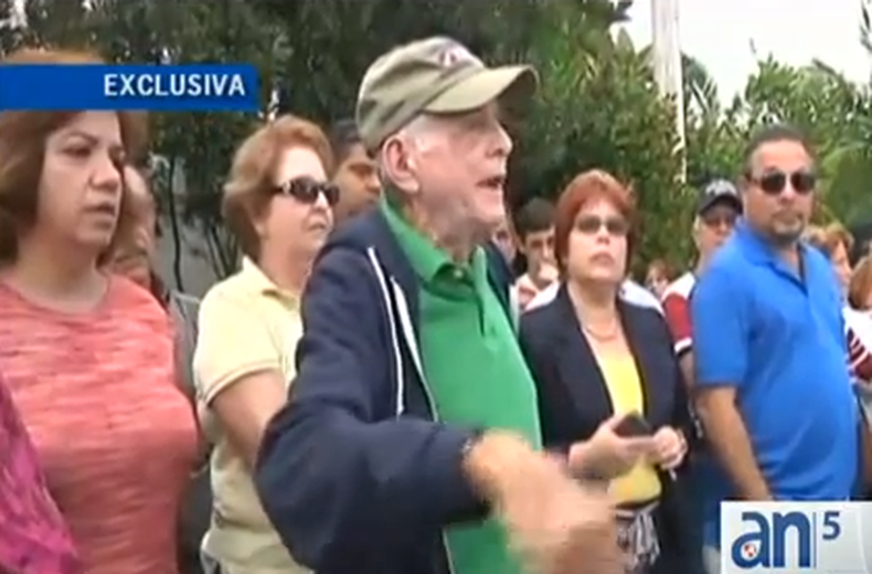 Vecinos de un barrio de Miami donde murió una joven atropellada se reunieron para exigir a las autoridades limitar el exceso de velocidad.