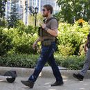 Agentes del Departamento de Seguridad Nacional regresan a su vehículo tras acudir a una llamada de emergencia en Franklin Park en Washington, el 2 de septiembre del 2025. (AP foto/Pablo Martinez Monsivais)