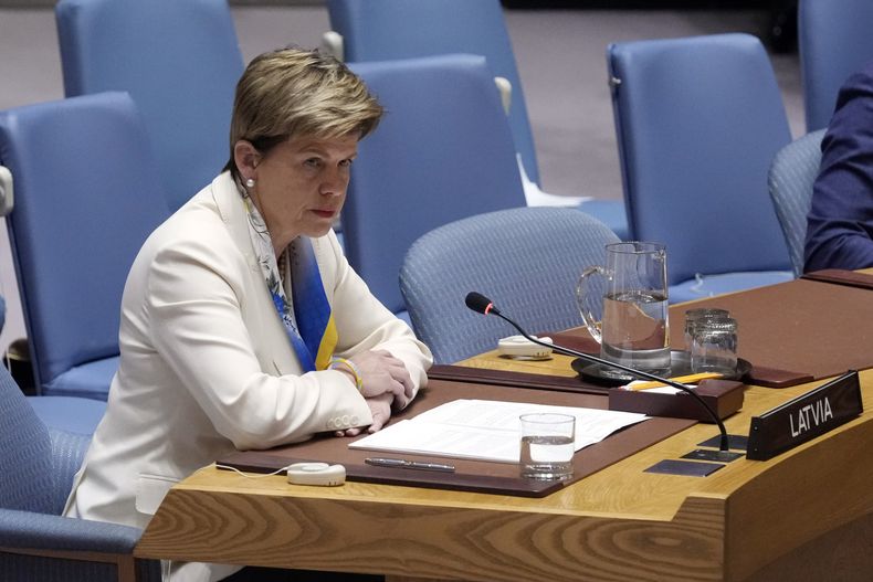 La ministra de Exteriores de Letonia, Baiba Braze, interviene en el Consejo de Seguridad de Naciones Unidas, en la sede de la ONU, el 24 de febrero de 2025. (AP Foto/Richard Drew)