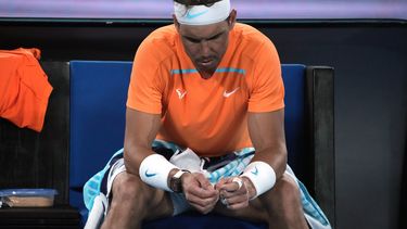Nadal sufre una lesión en el flexor de su cadera izquierda