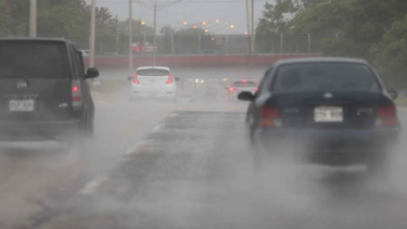 se espera un dia lluvioso ante el paso de una debil onda tropical