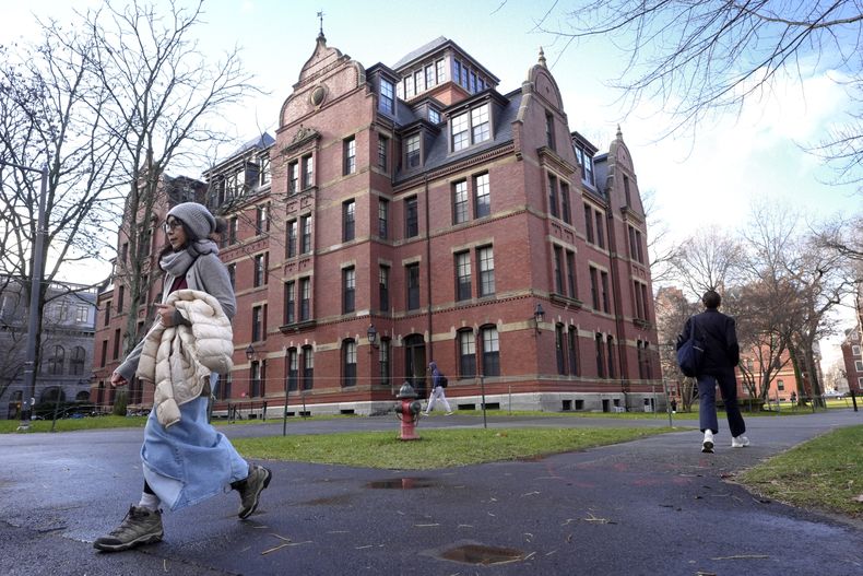 La Universidad de Harvard el 17 de diciembre de 2024, en Cambridge, Massachusetts. (AP foto/Steven Senne)