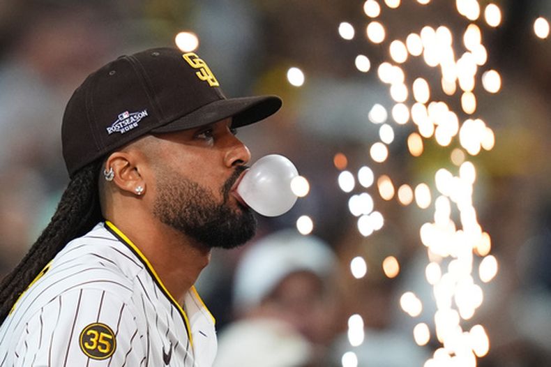 Fernando Tatis Jr. de los Padres de San Diego previo al primer juego de la serie de comodines contra los Cachorros de Chicago, el martes 29 de septiembre de 2026, en San Diego. (AP Foto/Gregory Bull)