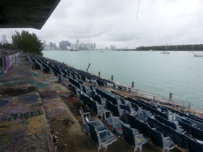 Jimmy Buffett y Gloria Estefan presentaron el jueves en el Museo de Coral Gables en una gala especial.