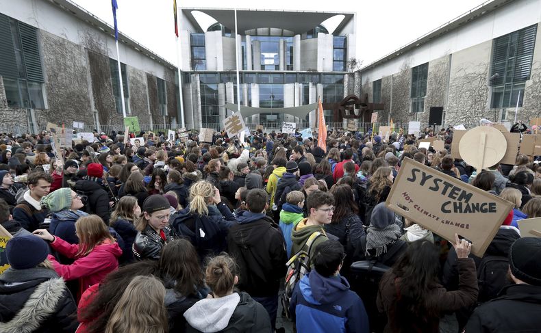 EUR-GEN_ESTUDIANTES-PROTESTAS_CLIMATICAS-1.jpg