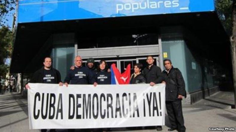 La plataforma "Cuba Democracia ¡Ya!" advierte a que "con cada política de acercamiento con el castrismo, España siempre termina perdiendo".