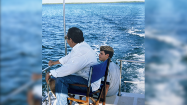 cuba: foto revelada del dictador raul castro en un yate pescando indigna a los cubanos