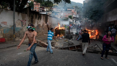 regimen de maduro reprime manifestaciones en caracas
