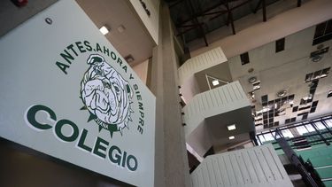 estudiantes del rum cierran los portones para exigir un receso academico ante la falta de energia electrica
