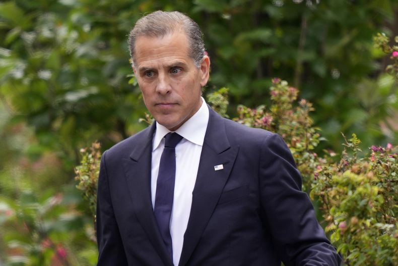 ARCHIVO - Hunter Biden sale de la corte federal el 11 de junio de 2024, en Wilmington, Del (Foto AP/Matt Slocum)