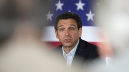 El gobernador de Florida Ron DeSantis el 19 de mayo de 2023 en Bedford, Nueva Hampshire (Foto AP /Robert F. Bukaty)