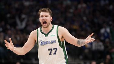 Doncic logra 41 puntos; Mavs derrotan a Warriors