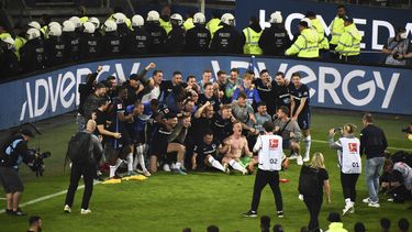 Hertha Berlín vence a Hamburgo y seguirá en la Bundesliga