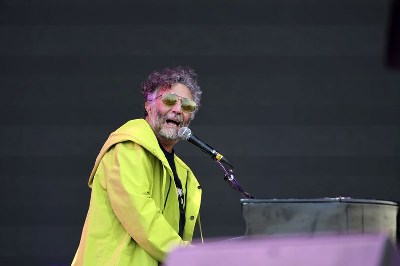 El cantante argentino Fito Paez durante su concierto en el Festival Vive Latino en la Ciudad de México el sábado 16 de marzo de 2024. (Foto AP/Ginnette Riquelme)