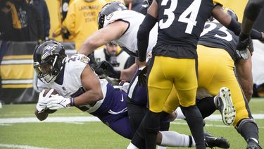 Sin Jackson, Ravens corren y vencen a Steelers 16-14