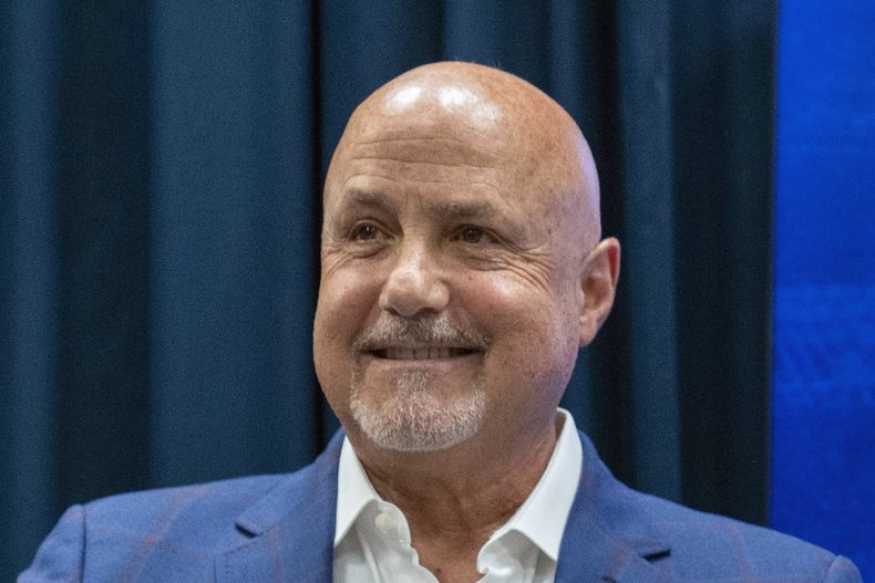 ARCHIVO - El gerente general de los Nacionales de Washington Mike Rizzo durante una rueda de prensa el 22 de julio de 2023, en Washington. (AP Foto/Alex Brandon)
