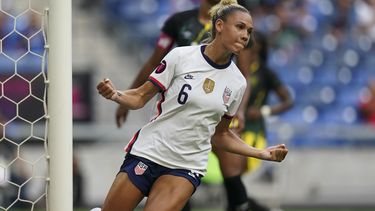 EEUU apalea 5-0 a Jamaica; pone un pie en Mundial femenino