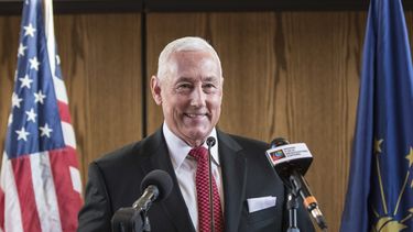 Hermano del vicepresidente Pence gana primarias de Indiana