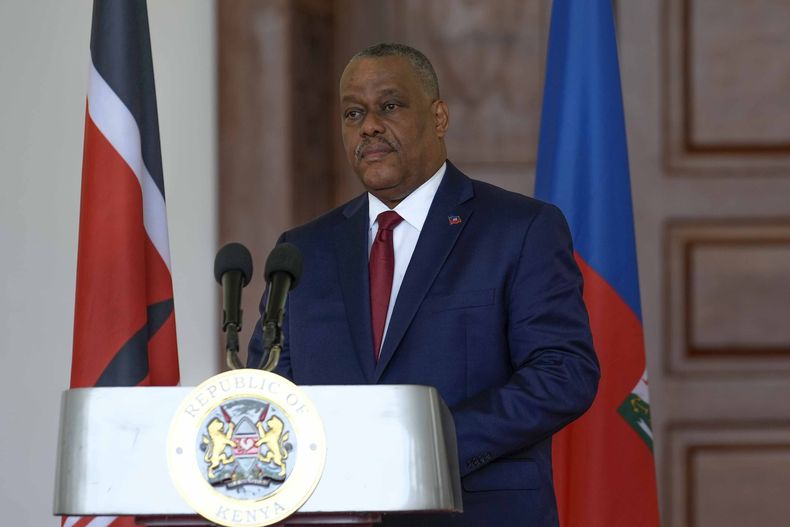 El primer ministro de Haití Garry Conille durante una conferencia de prensa conjunta con el presidente de Kenia William Ruto, el 11 de octubre de 2024, en Nairobi, Kenia. (AP Foto/Brian Inganga, Archivo)
