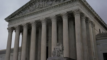 la corte suprema de ee.uu. estrecha el alcance de los tribunales inferiores que bloquean decretos presidenciales de trump