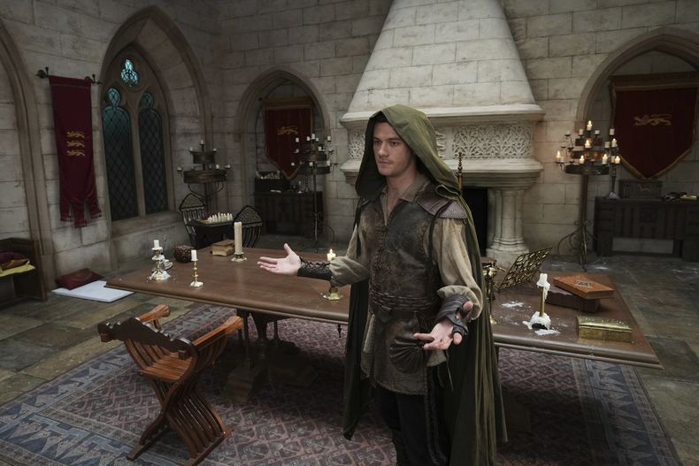 El actor Jack Patten como Robin en el set durante el rodaje de la temporada de diez episodios de Robin Hood, en Belgrado, Serbia, el lunes 5 de mayo de 2025. (Foto AP/Darko Vojinovic)