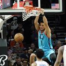 Payne y Booker lideran triunfo de Suns ante Knicks