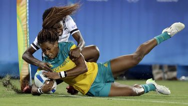 Campeona olímpica de rugby femenino en Río, hoy feliz papá