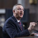 Doug Collins, la elección del presidente estadounidense Donald Trump para fungir como secretario del Departamento de Asuntos de Veteranos, durante una audiencia de confirmación en el Capitolio, en Washington, el 21 de enero de 2025. (AP Foto/J. Scott Applewhite, Archivo)