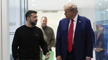 El presidente Donald Trump se reúne con su homólogo ucraniano Volodymyr Zelenskyy en la Torre Trump, el 27 de septiembre de 2024, en Nueva York. (AP Foto/Julia Demaree Nikhinson, Archivo)