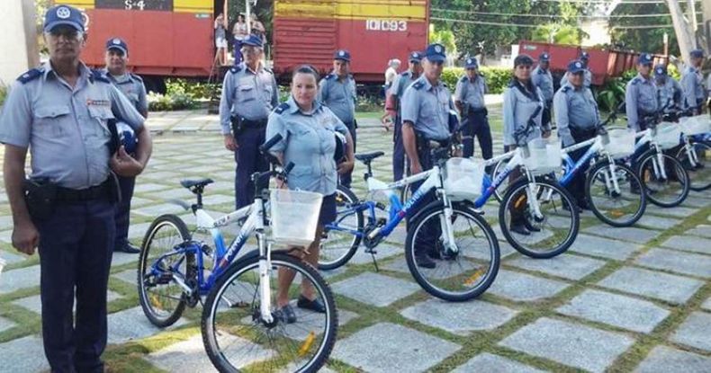 policias cuba bicicletas.jpg