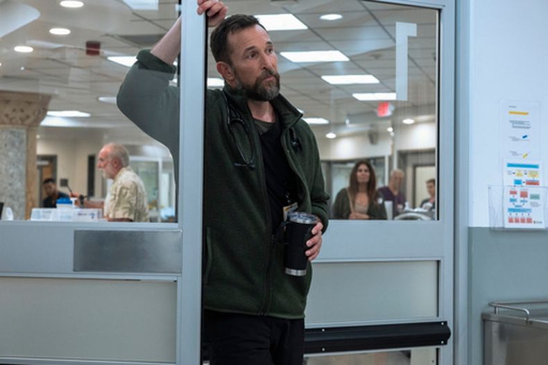 Esta imagen, difundida por HBO, muestra a Noah Wyle en una escena de The Pitt. (HBO via AP)