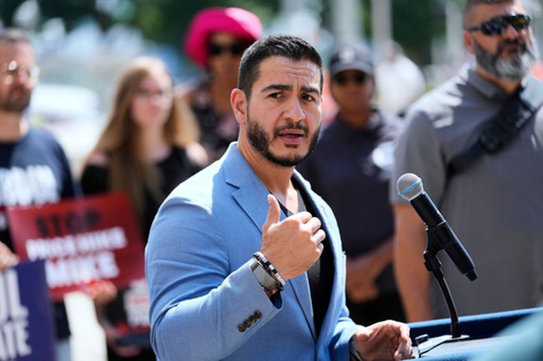 El candidato demócrata al Senado por Michigan Abdul El-Sayed en Detroit el 19 de agosto del 2026. (AP foto/Paul Sancya)
