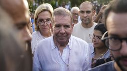 ARCHIVO - El candidato presidencial de la oposición venezolana Edmundo González en un acto político en Caracas, Venezuela, el 13 de junio de 2024. (AP Foto/Ariana Cubillos, Archivo)