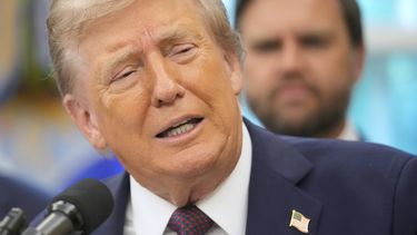 El presidente Donald Trump durante un evento en el Despacho Oval de la Casa Blanca sobre la reubicación de la sede del Comando Espacial de Estados Unidos, de Colorado a Alabama, el martes 2 de septiembre de 2025, en Washington. (AP Foto/Mark Schiefelbein)