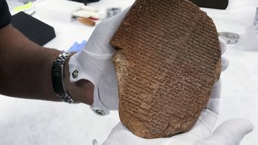 Una antigua tablilla de un rey asirio regresa a Irak