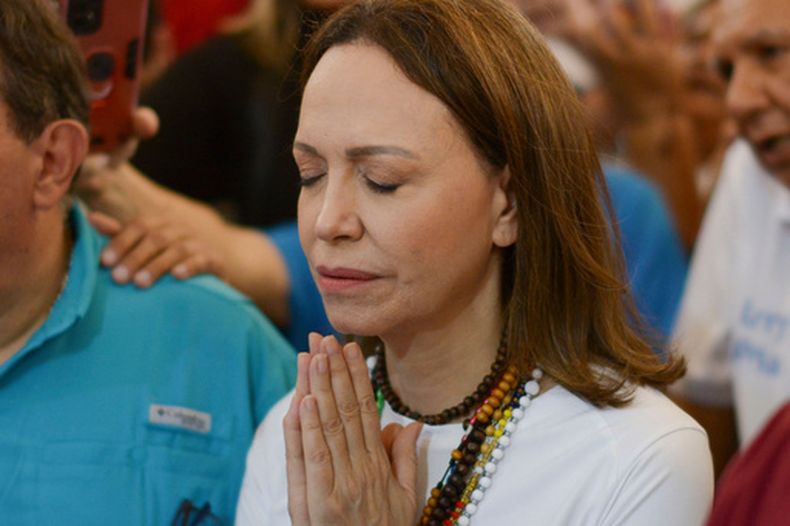 La líder de la oposición venezolana, María Corina Machado, asiste a misa, el domingo 25 de octubre de 2026, en Barquisimeto, Venezuela. (AP Foto/Jesus Hernandez)